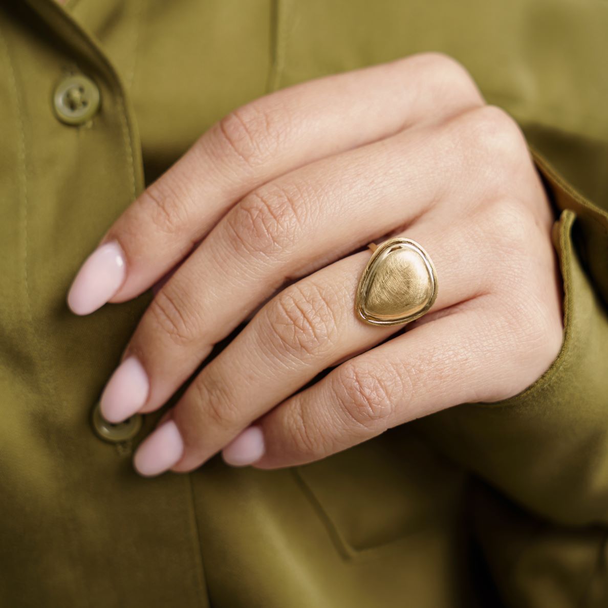 Bague Eugénia en acier inoxydable doré à l'or fin — vue 2